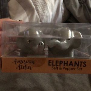 Elephant salt and pepper shaker set